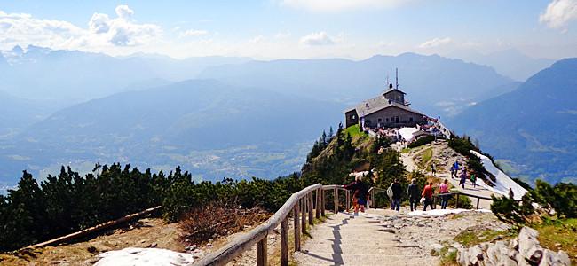 Blick zum Kehlsteinhaus vom Gipfelkreuz