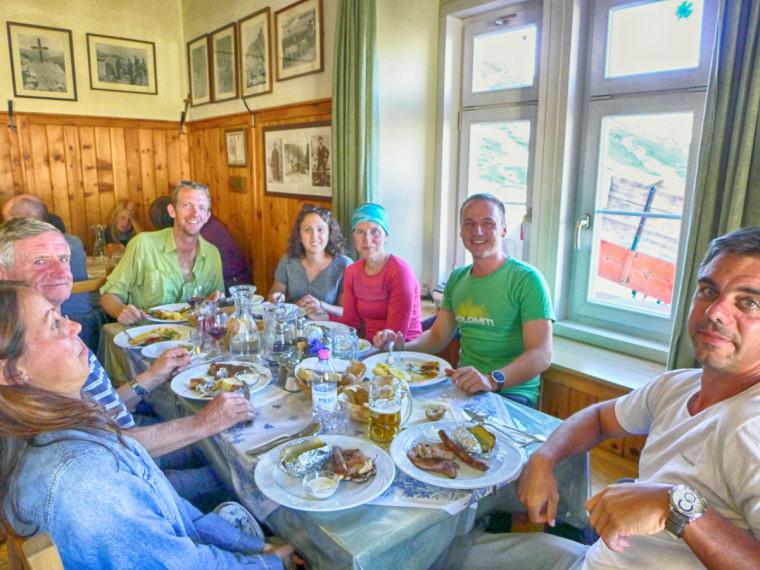 Abendbrot in der Dreizinnenhütte